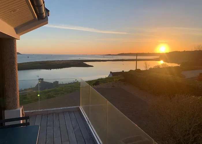 Villa l\'hermine Vue mer exceptionnelle, prestation luxe contemporaine avec cinema et spa, borne voit électrique