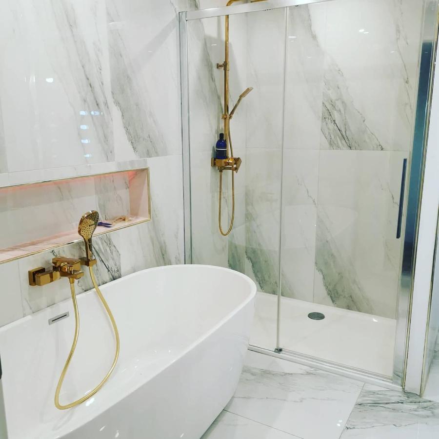 L'hermine Vue Exceptionnelle, Prestation Luxe Contemporaine Avec Cinema Et Spa, Borne Voit électrique Villa