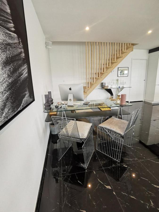 L'hermine Vue Exceptionnelle, Prestation Luxe Contemporaine Avec Cinema Et Spa, Borne Voit électrique Villa *