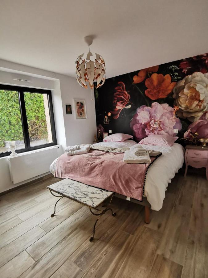 L'hermine Vue Exceptionnelle, Prestation Luxe Contemporaine Avec Cinema Et Spa, Borne Voit électrique